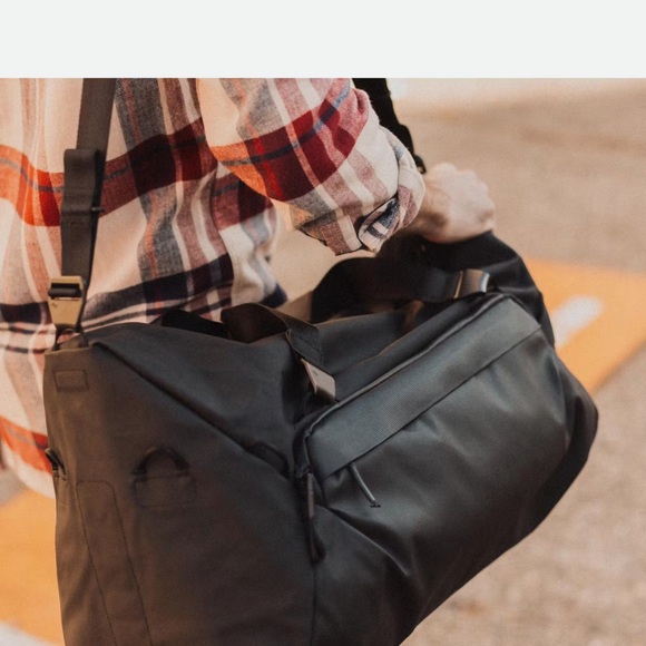 Peak Design Travel Duffel 35L - Huckberry Exclusive - Picture 11 of 15